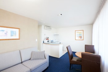 Ventura Inn & Suites Hamilton