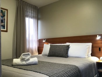 Ventura Inn & Suites Hamilton
