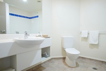 Ventura Inn & Suites Hamilton