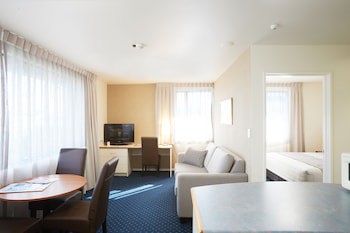 Ventura Inn & Suites Hamilton
