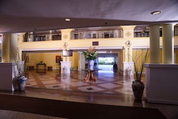 Bella Vista Waterfront Resort