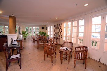 Bella Vista Waterfront Resort