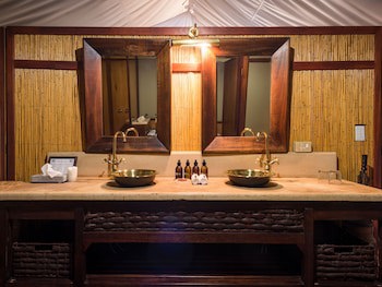 Aha Thakadu River Camp