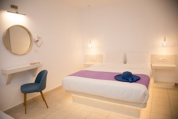 Markakis Studios Fira fotoğrafı