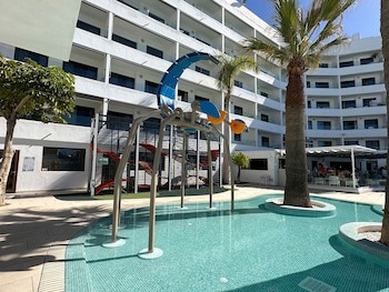Pearly Grey Ocean Club Apartments & Suites