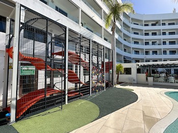 Pearly Grey Ocean Club Apartments & Suites