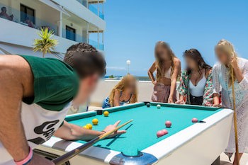 Pearly Grey Ocean Club Apartments & Suites