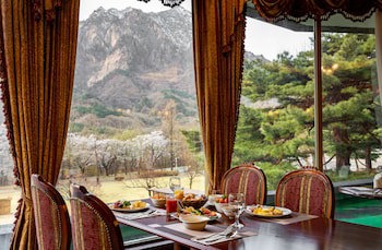 Kensington Hotel Seorak