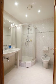 Agh Hotel