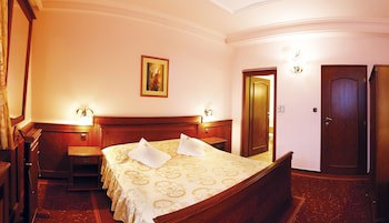 Agh Hotel