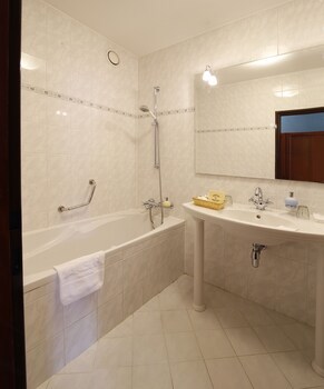 Agh Hotel