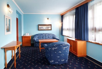 Agh Hotel