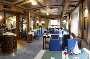 Agh Hotel