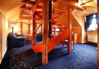 Agh Hotel