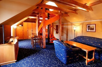 Agh Hotel