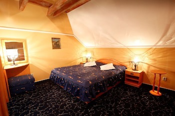 Agh Hotel