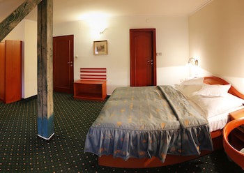 Agh Hotel