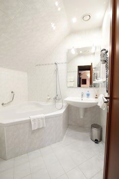 Agh Hotel