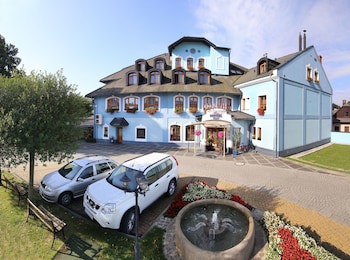 Agh Hotel