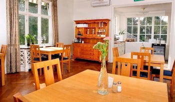 Adels Hotel