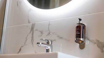 Brisbane House Hotel