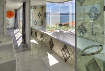 Sea Star Lodge