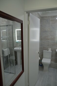 Holly Lodge Guest House