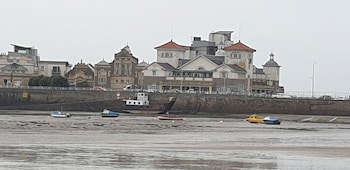 Holly Lodge Guest House