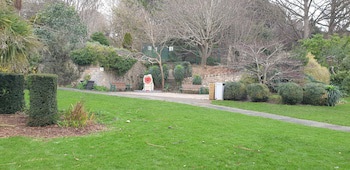 Holly Lodge Guest House