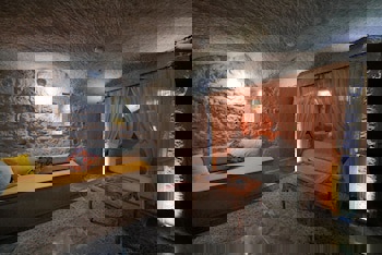 Holiday Cave Hotel