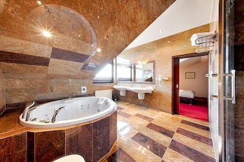 Grand Royal Hotel