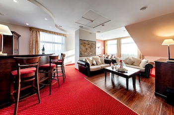 Grand Royal Hotel