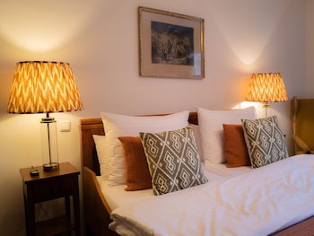 Der Schlosswirt Zu Anif - Biedermeier-Hotel Und Restaurant
