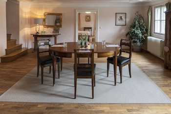 Der Schlosswirt Zu Anif - Biedermeier-Hotel Und Restaurant