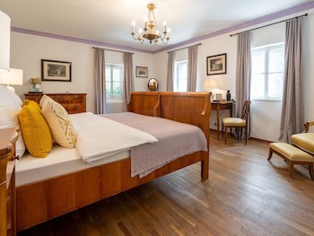 Der Schlosswirt Zu Anif - Biedermeier-Hotel Und Restaurant