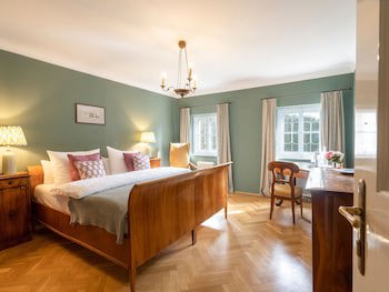 Der Schlosswirt Zu Anif - Biedermeier-Hotel Und Restaurant