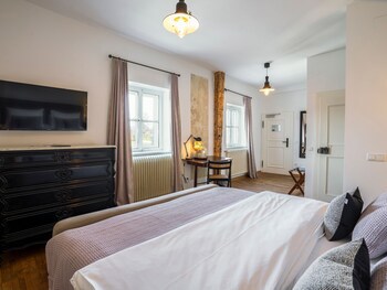Der Schlosswirt Zu Anif - Biedermeier-Hotel Und Restaurant