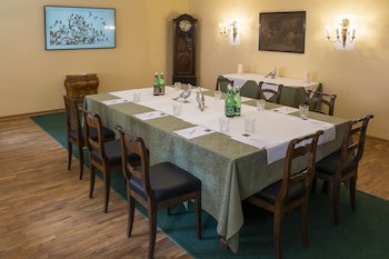 Der Schlosswirt Zu Anif - Biedermeier-Hotel Und Restaurant