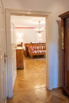 Der Schlosswirt Zu Anif - Biedermeier-Hotel Und Restaurant