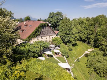 Der Schlosswirt Zu Anif - Biedermeier-Hotel Und Restaurant