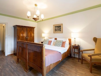 Der Schlosswirt Zu Anif - Biedermeier-Hotel Und Restaurant