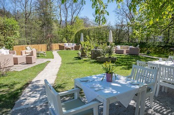 Der Schlosswirt Zu Anif - Biedermeier-Hotel Und Restaurant