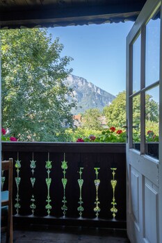 Der Schlosswirt Zu Anif - Biedermeier-Hotel Und Restaurant