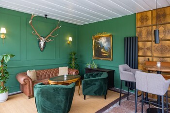 Der Schlosswirt Zu Anif - Biedermeier-Hotel Und Restaurant