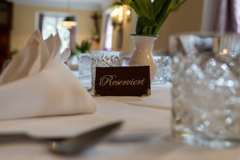 Der Schlosswirt Zu Anif - Biedermeier-Hotel Und Restaurant