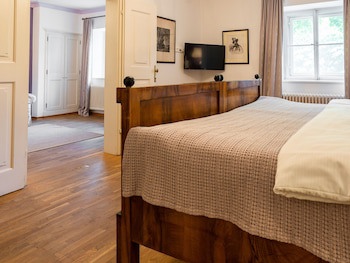 Der Schlosswirt Zu Anif - Biedermeier-Hotel Und Restaurant