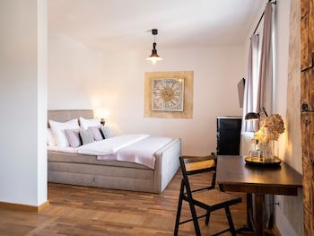 Der Schlosswirt Zu Anif - Biedermeier-Hotel Und Restaurant