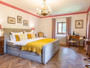 Der Schlosswirt Zu Anif - Biedermeier-Hotel Und Restaurant