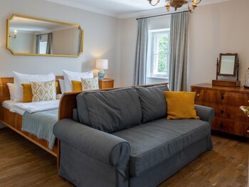 Der Schlosswirt Zu Anif - Biedermeier-Hotel Und Restaurant