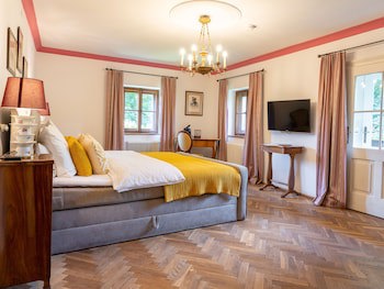 Der Schlosswirt Zu Anif - Biedermeier-Hotel Und Restaurant